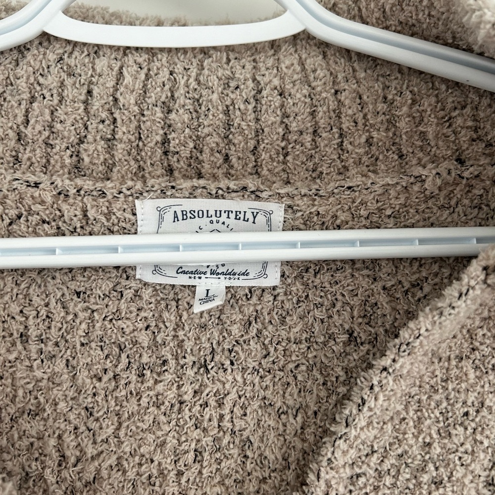 Sweater - Size L - Picture 2 of 6